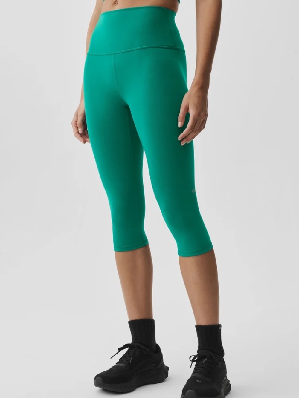 Alo Yoga Small Airbrush High-Waist 16" Capri Leggings in Green